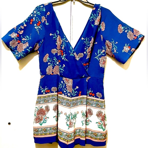 Summer blouses, summer dress and romper with 2-3 inch high-heel shoes - Picture 8 of 16